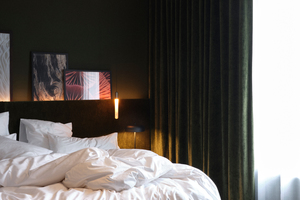  25 individuell gestaltete Zimmer, Bar, Lounge, Spa-Bereich, Veranstaltungräume sowie ein Private Dining Room sind im Château de Vignée von landschaftlichen Elementen der Ardennen inspiriert 